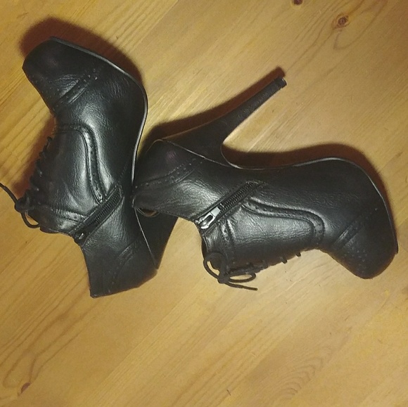 *SOLD* GUC BLACK LEATHER CHARLOTTE RUSSE HEELS - Picture 5 of 5